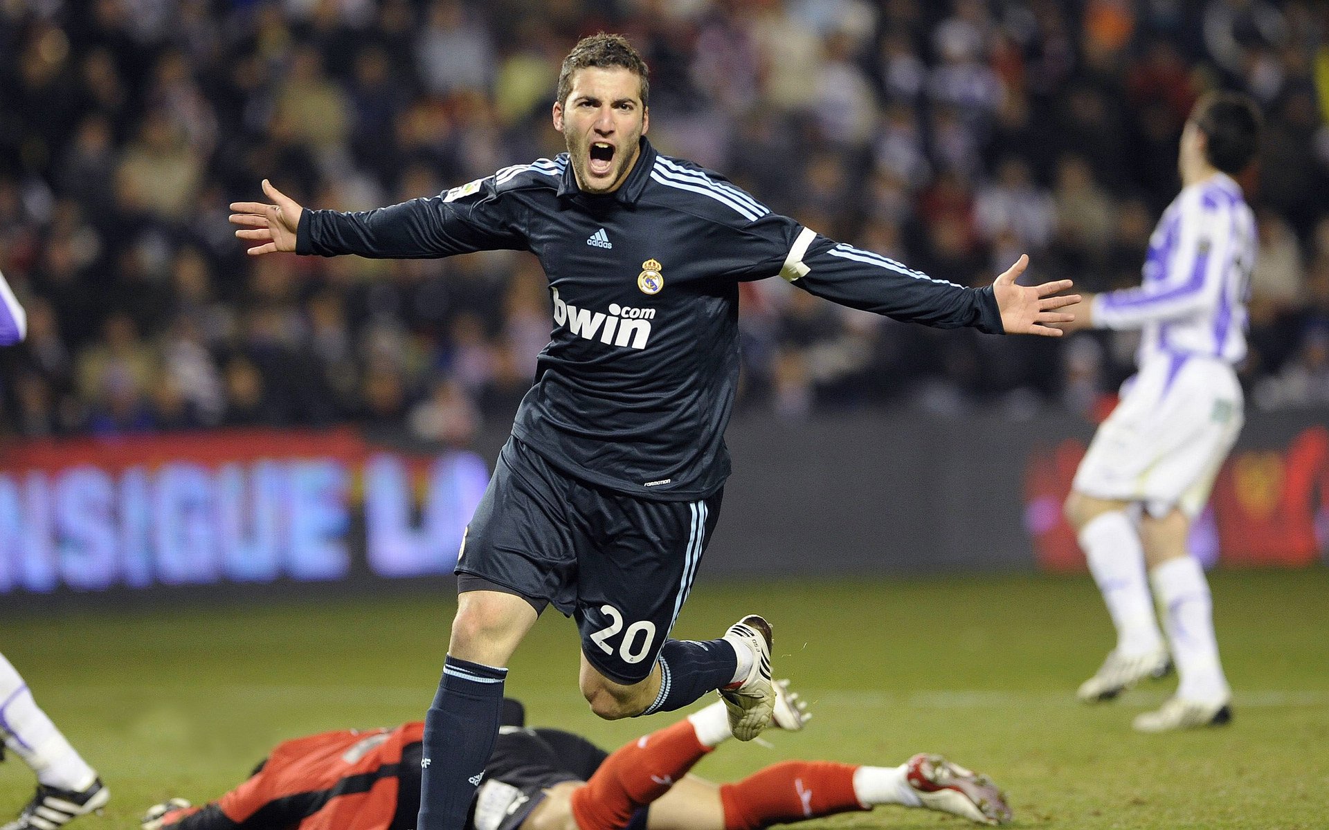 又见绝平!马德里竞技与广东男篮鏖战至终场,维尼修斯读秒救主的简单介绍